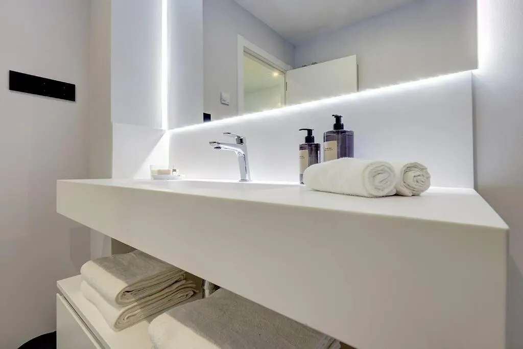 Brand New, Elegant Ground Floor Two Bed Apartment Estepona