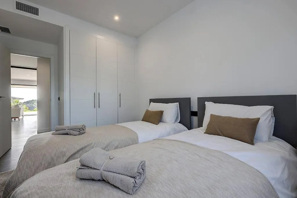 Brand New, Elegant Ground Floor Two Bed Apartment Estepona