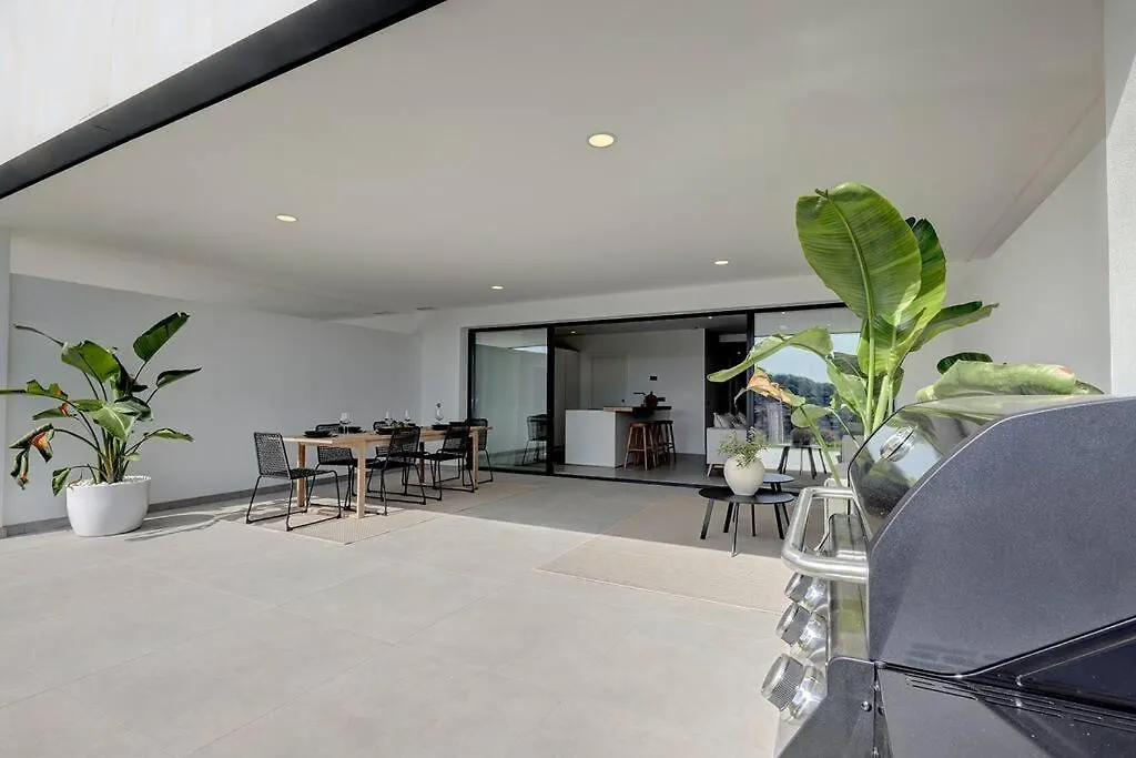 Brand New, Elegant Ground Floor Two Bed Apartment Estepona