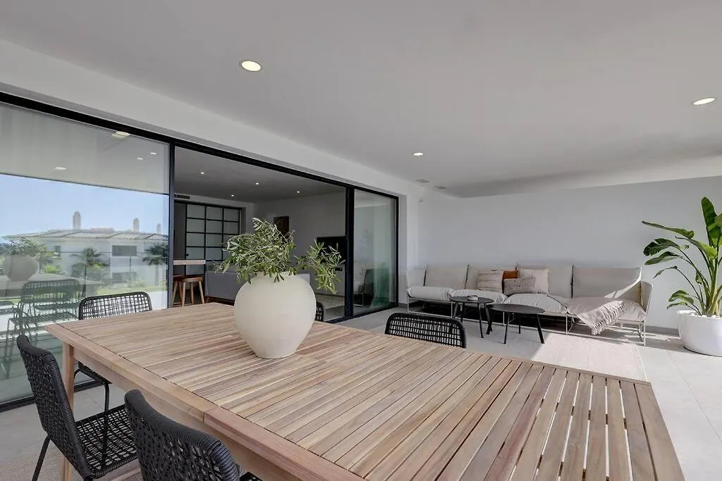 Brand New, Elegant Ground Floor Two Bed Apartment Estepona Španělsko